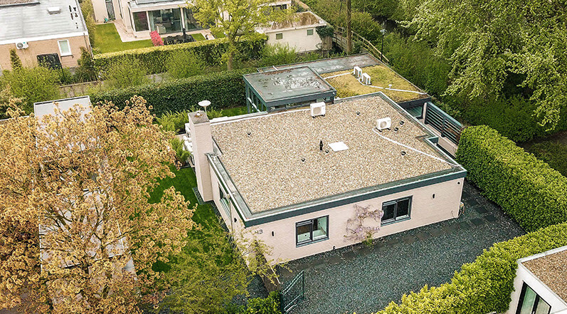 A Home With a Flat Roof