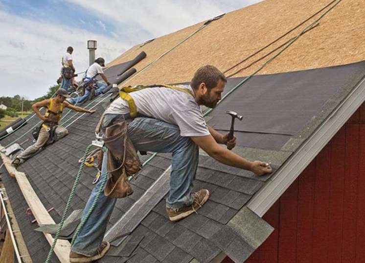 Atlanta roofing crew member replacing a roof