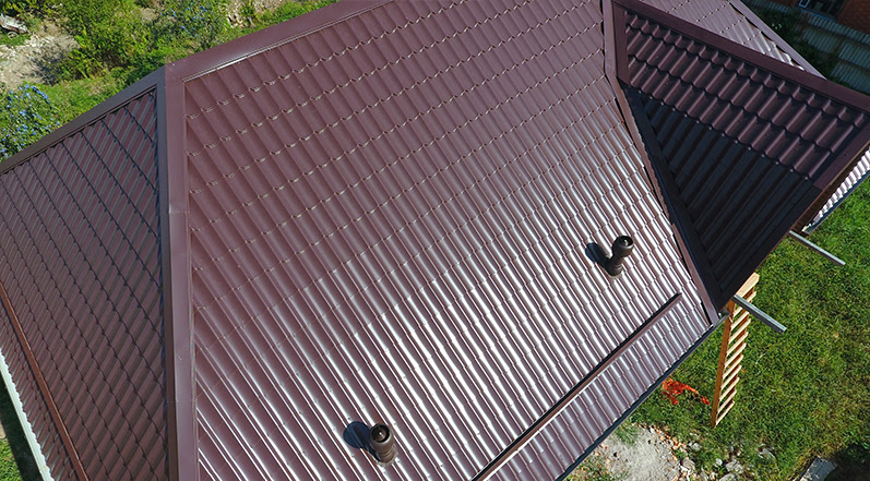 Metal Roofs Give Moss and Algae No Chance