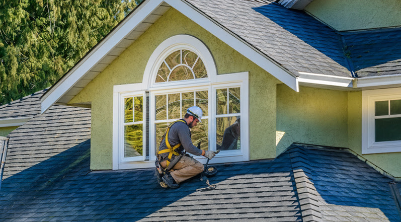 Why Tampa Insurers Care About Roof Age