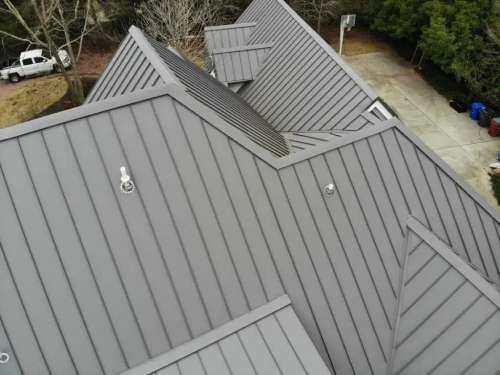 Why choose a metal roof with vertical aluminum joints for your home?